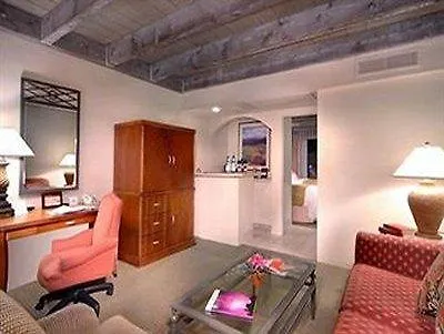 Scottsdale Cottonwoods Resort & Suites