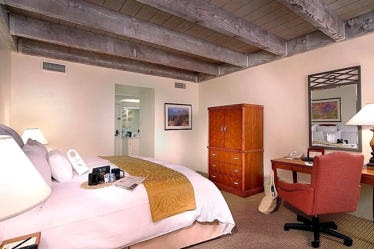 Scottsdale Cottonwoods Resort & Suites Hotel