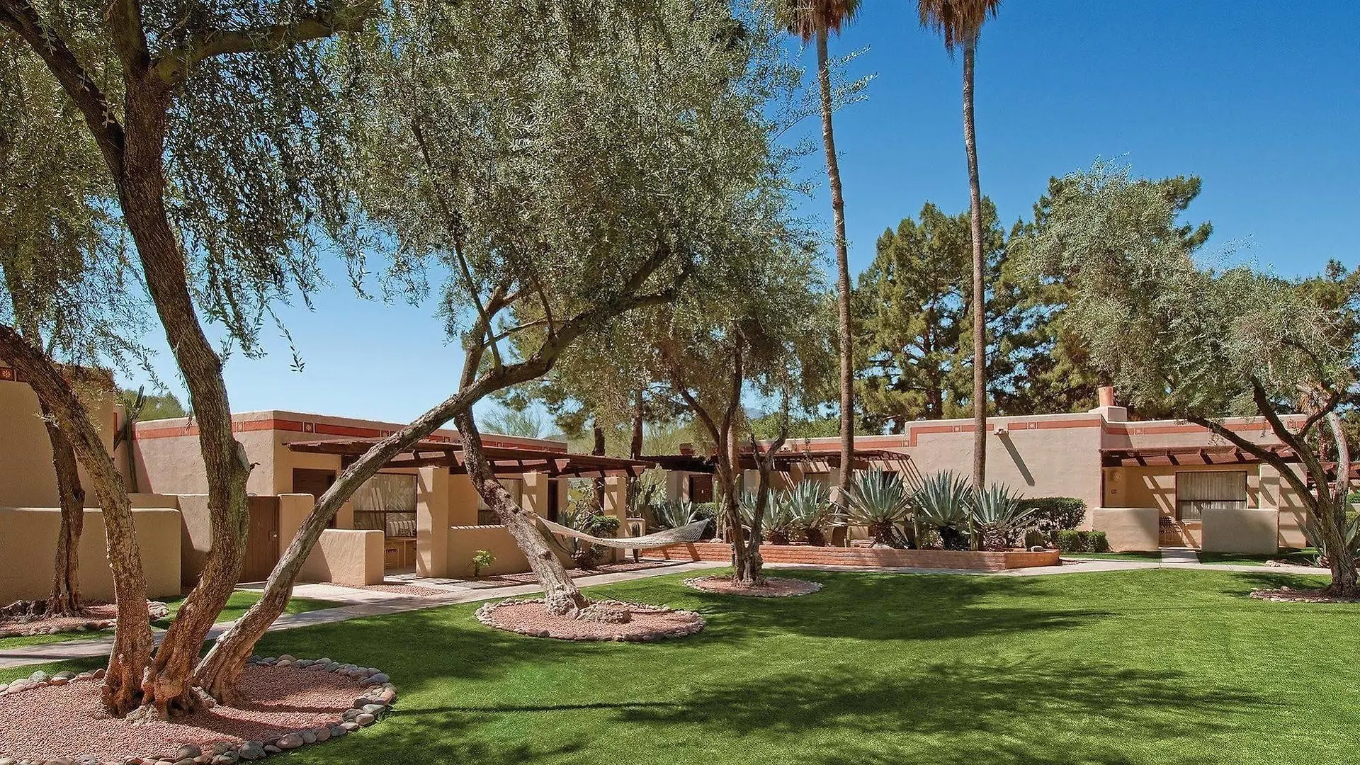 Scottsdale Cottonwoods Resort & Suites
